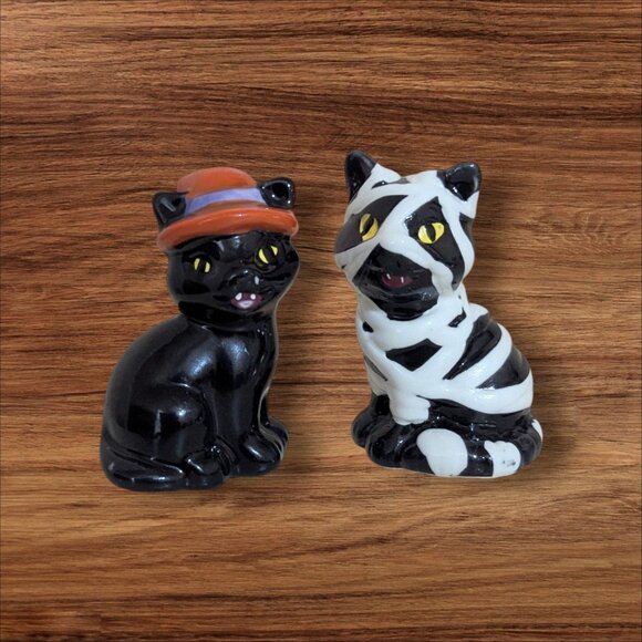 Black Cat & Mummy Cat Ceramic Salt & Pepper Shakers Halloween Decor 3" Set new - Picture 2 of 6